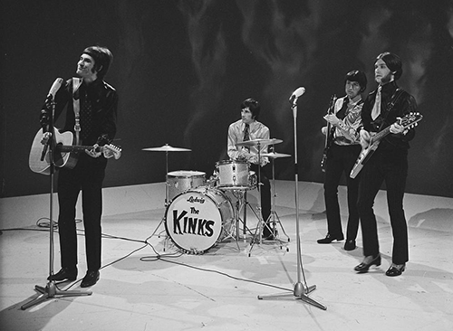 The Kinks sobre el escenario