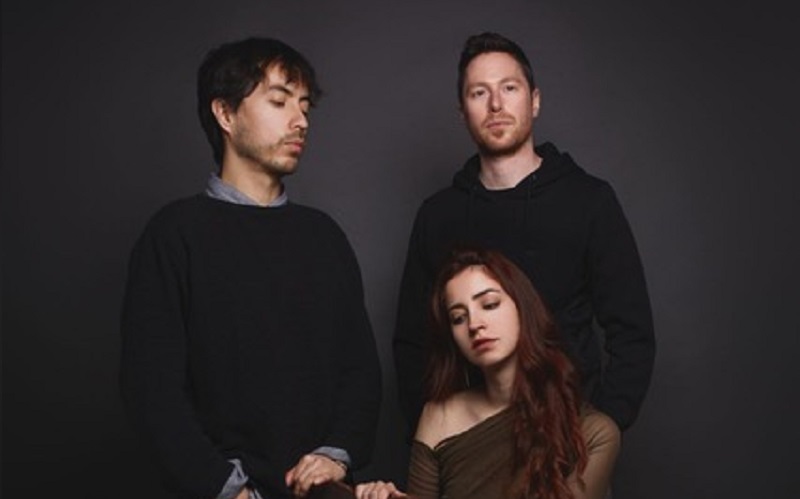 A Woman Dressed In Green foto