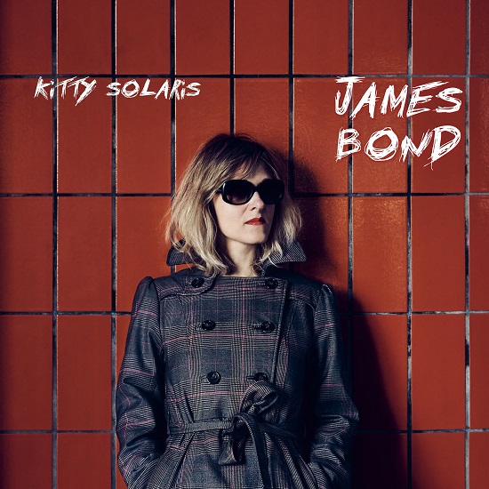 Kitty Solaris James Bond portada