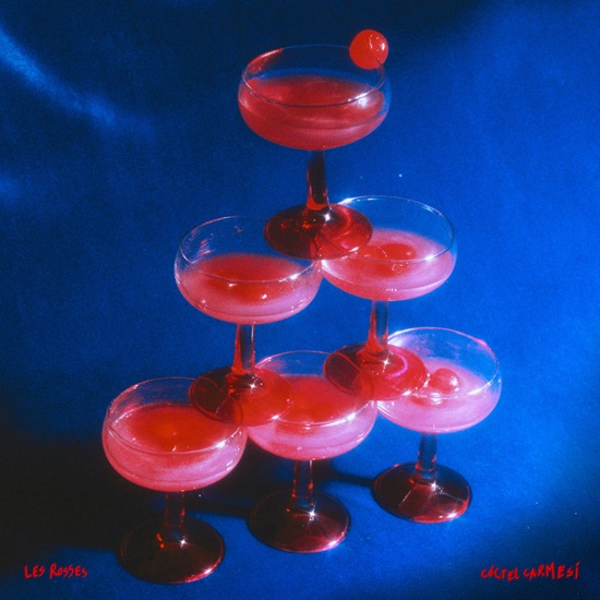 Los soportes coctel carmesí